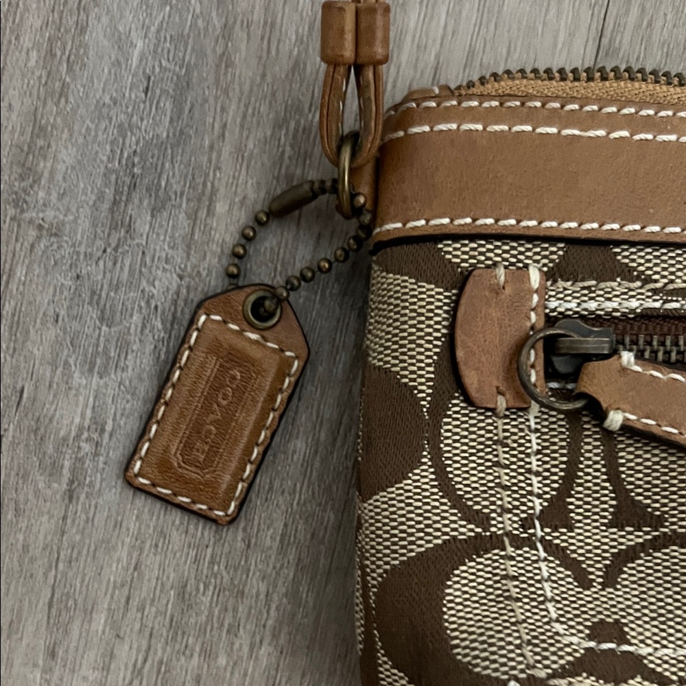 Vintage Y2K Coach Signature Brown and Tan Wristlet - Picture 2 of 8